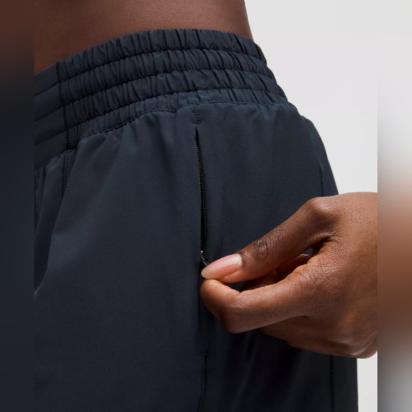 Lululemon Hotty Hot High-Rise Lined Short 4' Black Size 6 - Picture 5 of 9